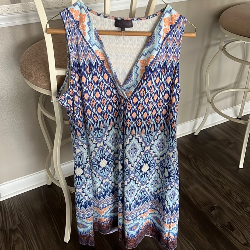 Sleeveless Hale Bob dress. Summer print and a V neckline.
